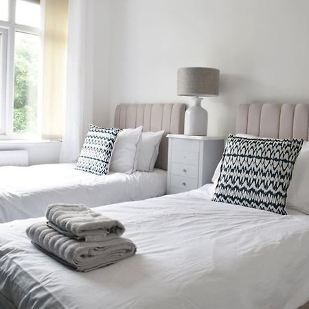 2 Bedroom Apartment In Гейтсхед Екстериор снимка