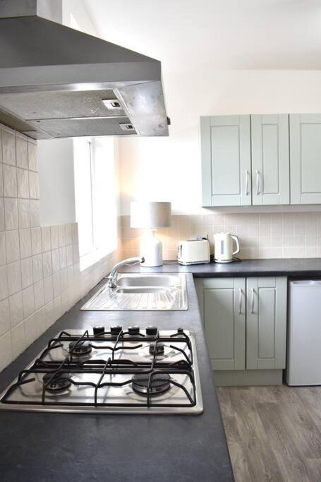 2 Bedroom Apartment In Гейтсхед Екстериор снимка