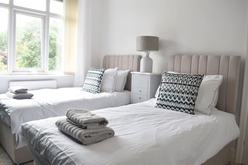 2 Bedroom Apartment In Гейтсхед Екстериор снимка